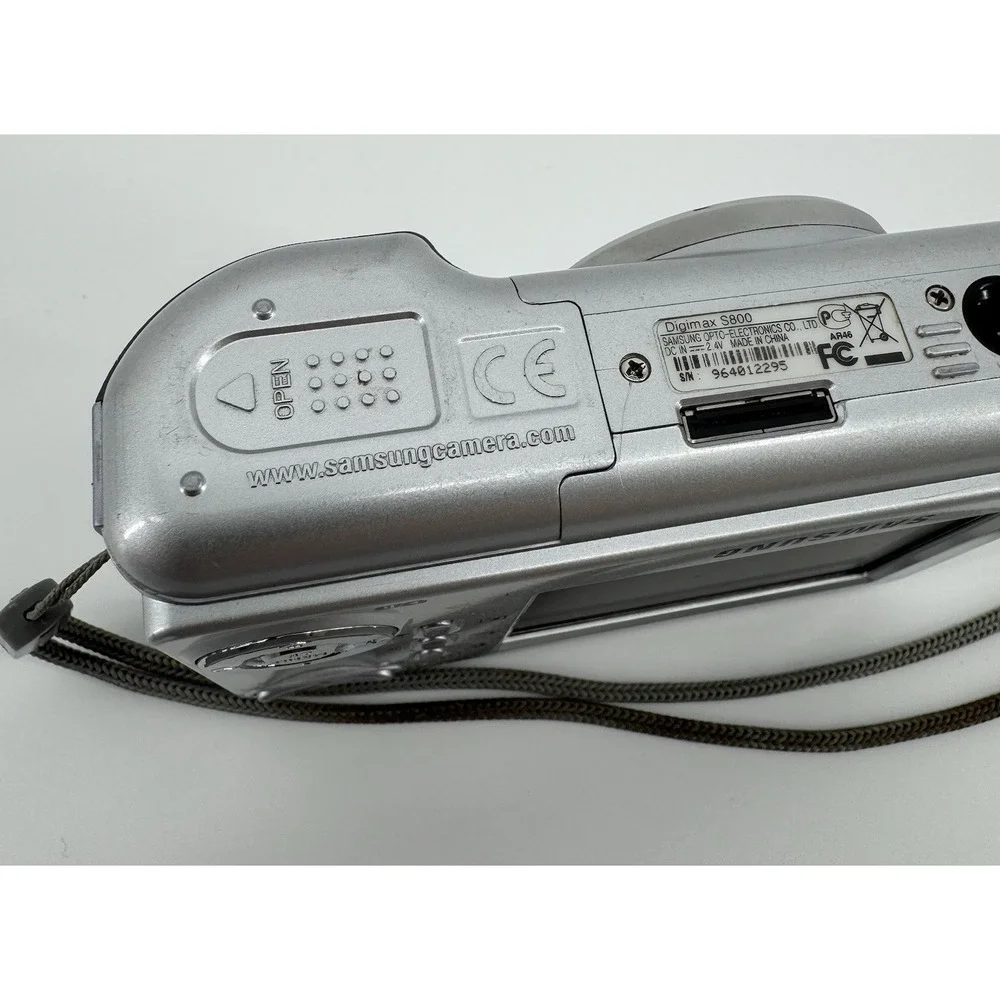 Samsung Digimax S800 8.1 Mega Pixels Digital Camera Silver Point in Original Box